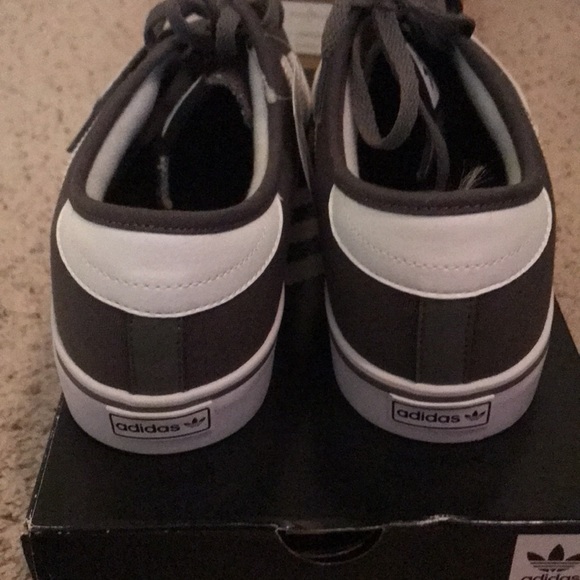 Adidas mens seeley shoes - Picture 3 of 7